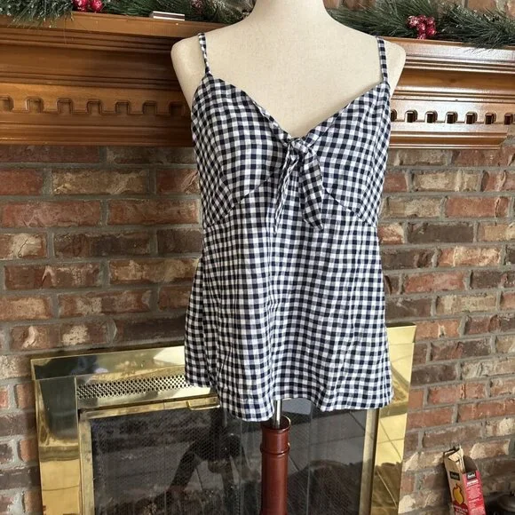 Old Navy Ladies Blue Gingham Summer Top Size Large NWT - Picture 1 of 8